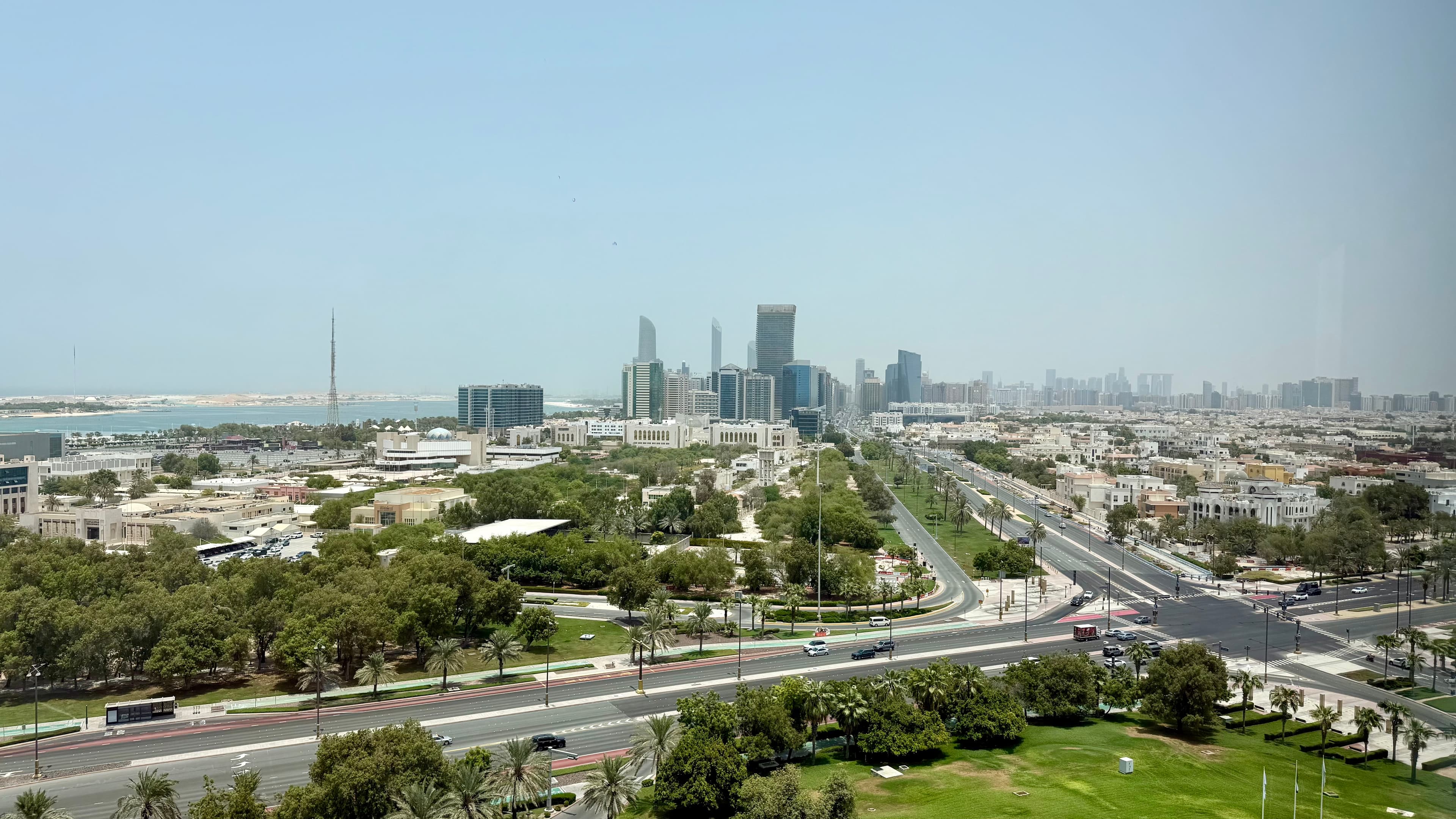 Abu Dhabi, United Arab Emirates — travel guide cover